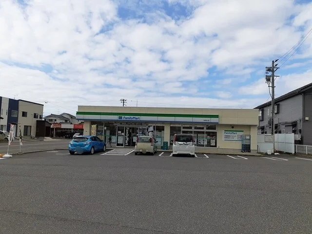 ファミリーマート新津荻川店まで150m