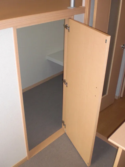 ベッド下は広々収納スペース