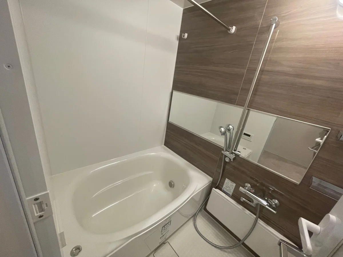 広く清潔なバスルーム