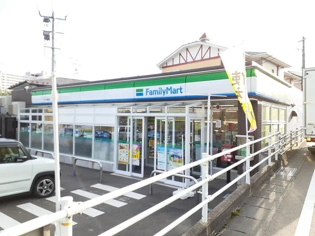 ファミリーマートタウン蓬莱店まで2000m