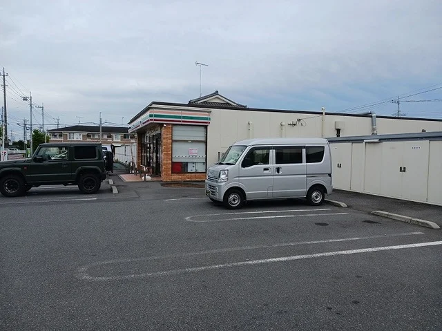 セブンイレブン藤原２丁目店まで700m