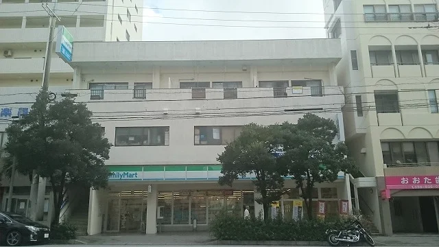 ファミリーマート 那覇高校前店まで180m