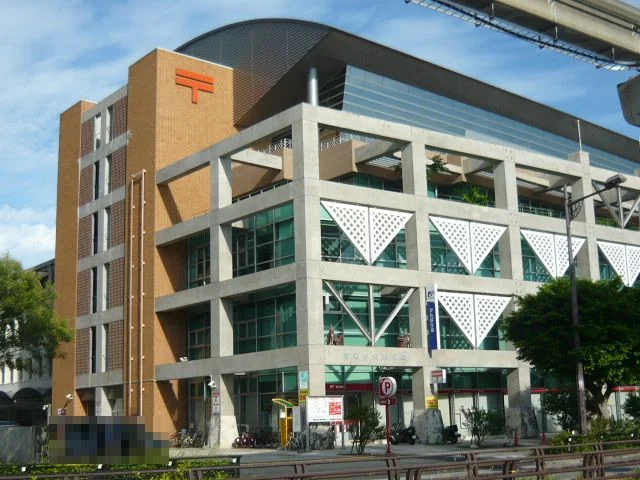 那覇中央郵便局まで1300m