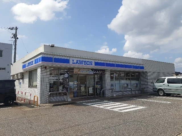 ローソン新湊本町店まで270m