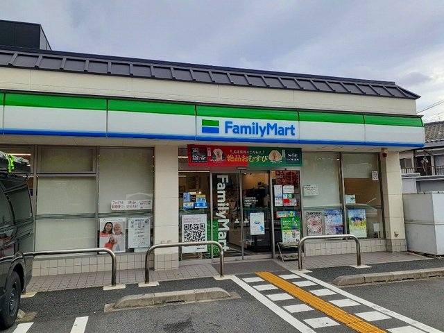 ファミリーマート 京都薬科大学まで300m