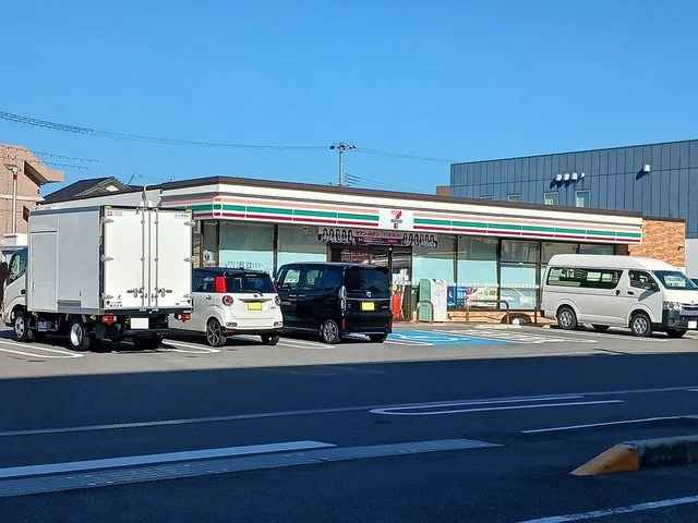セブンイレブン湊御殿店様まで170m