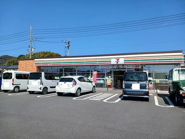 セブンイレブン光市中央２丁目店まで300m