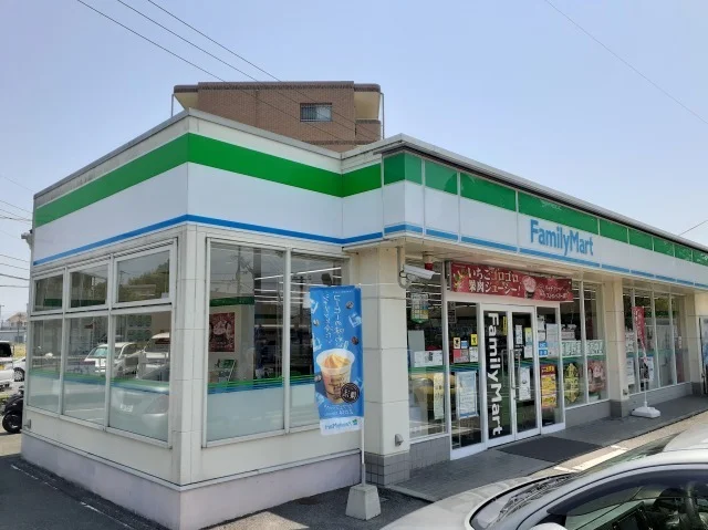 ファミリーマート玉名岩崎店まで850m