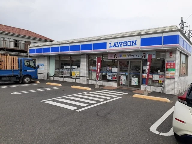 ローソン前橋総社町二丁目店まで600m