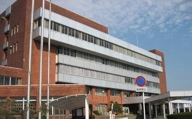 五泉市役所まで1300m