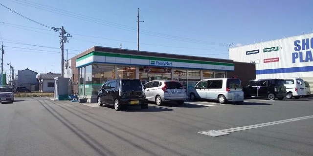 ファミリーマート袋井泉町店まで339メートル