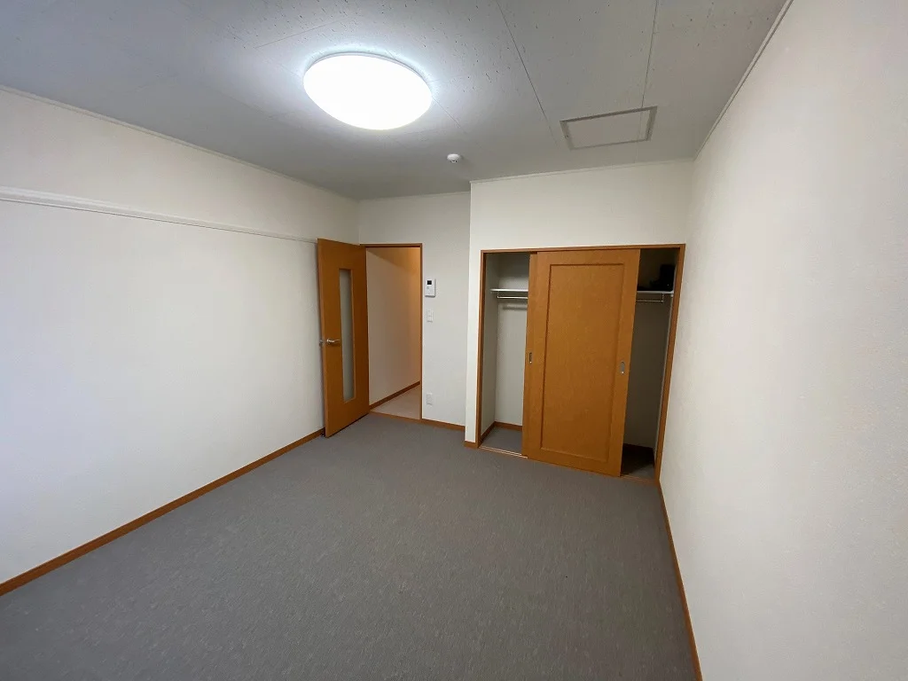 ※家具家電付きの部屋はローテーブル・TV・TV台が付きます。