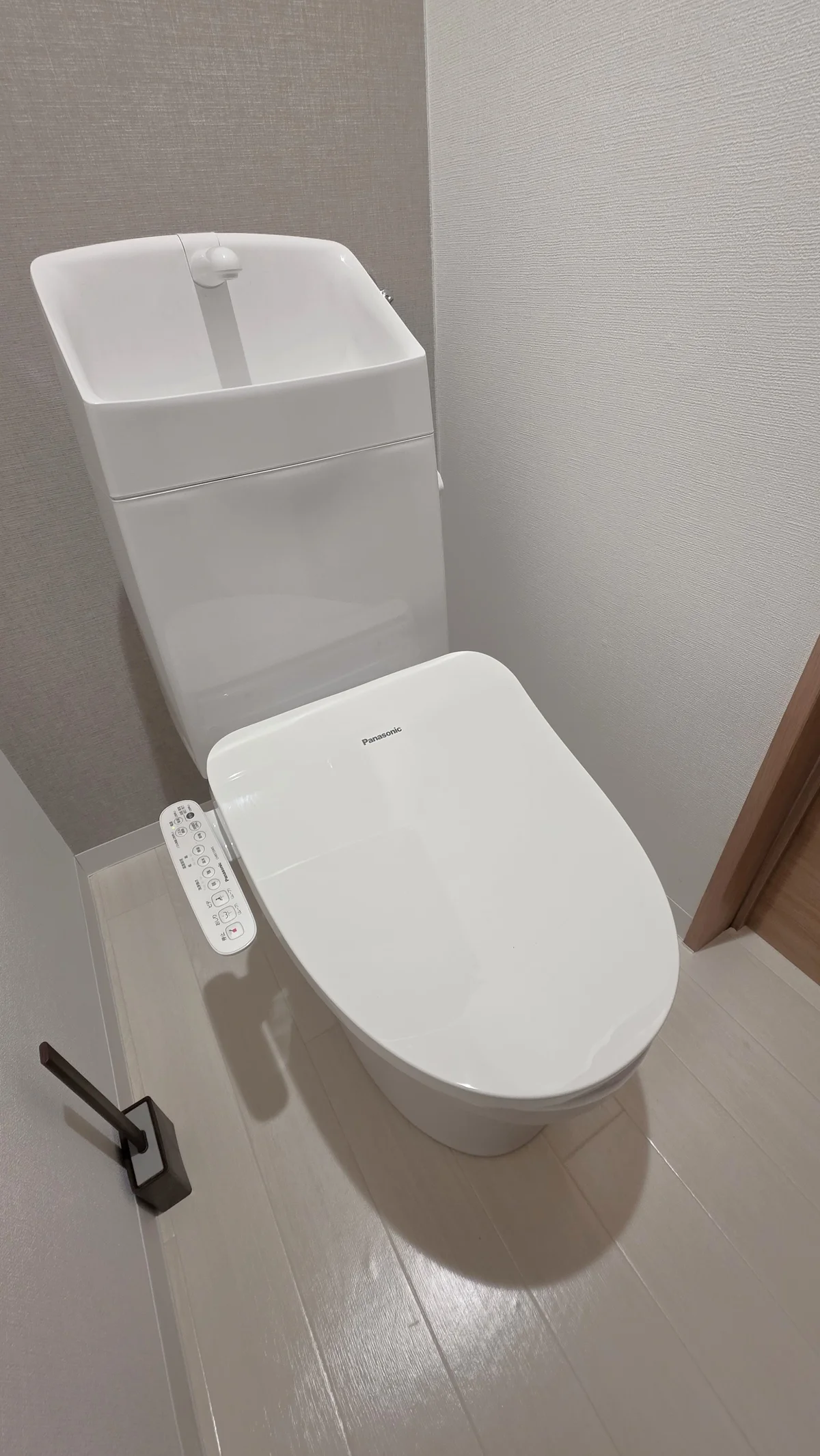 温水シャワー便座で快適にご利用いただけます。