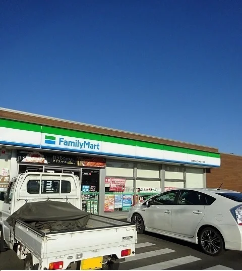 ファミリーマートまで130m
