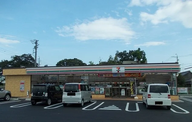 セブンイレブンまで240m