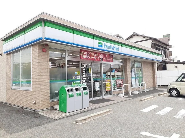 ファミリーマートまで750m