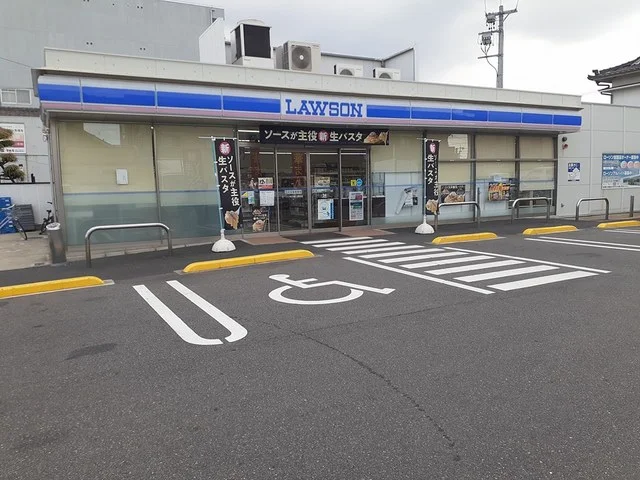 ローソン中川南八熊町店まで320m