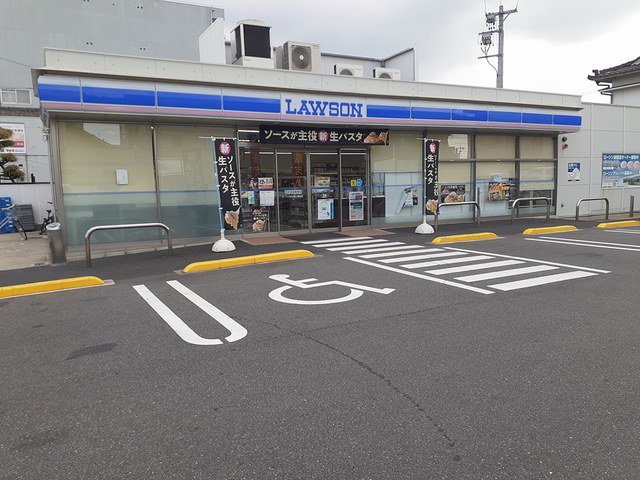 ローソン中川南八熊町店まで320m
