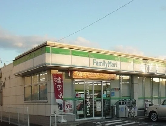 ファミリーマートまで300m