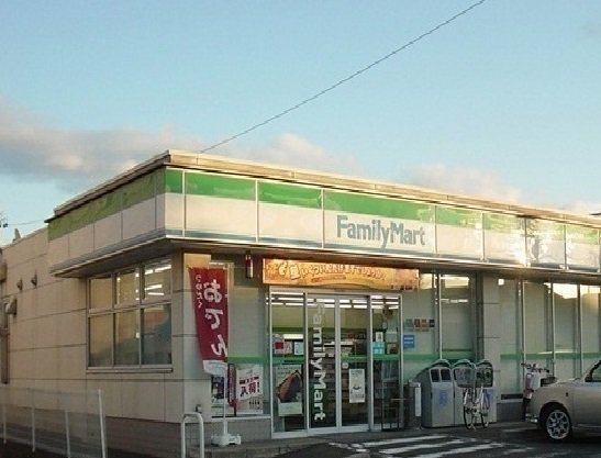ファミリーマートまで300m