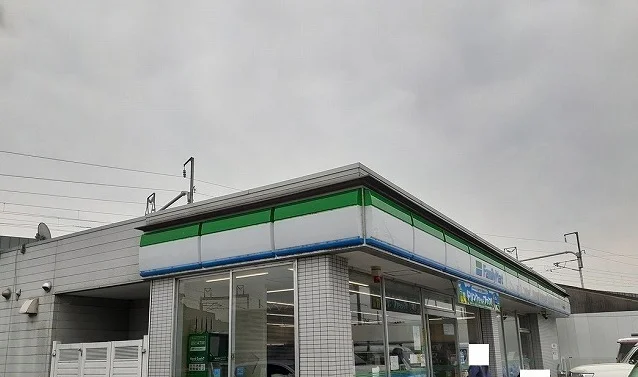 ファミリーマート様まで1100m