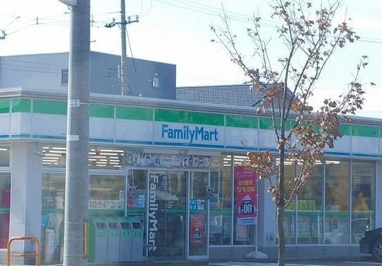 ファミリーマート白山インター店まで150m