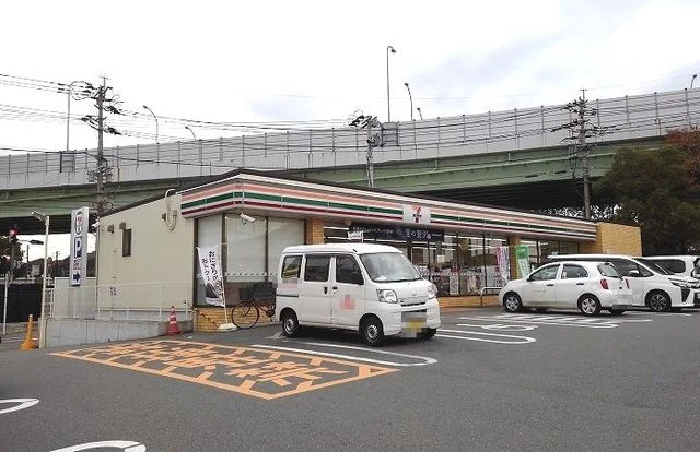 セブンイレブンまで240m