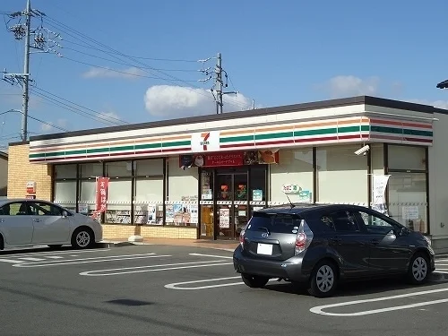 セブンイレブン西尾桜町店まで260m