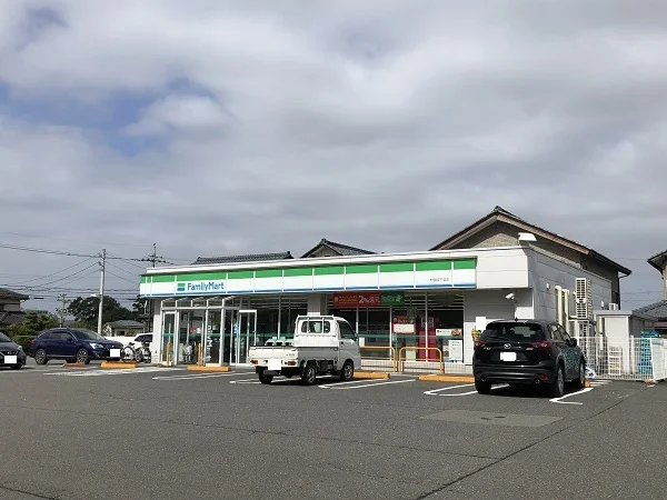 ファミリーマート村国４丁目店まで1300m