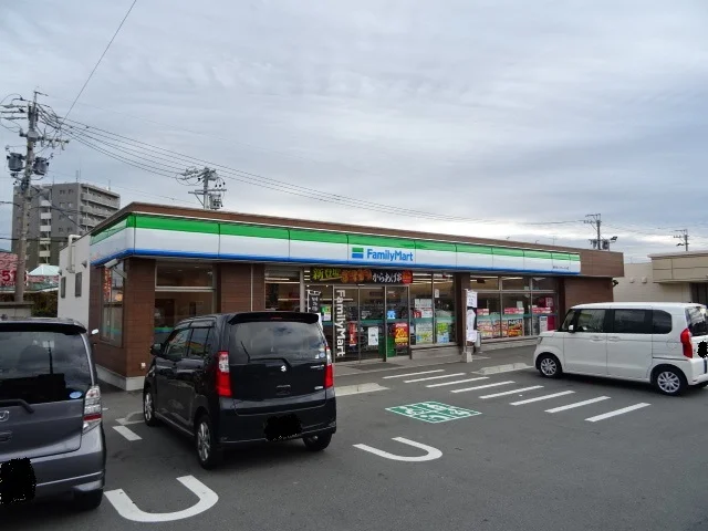ファミリーマートまで350m
