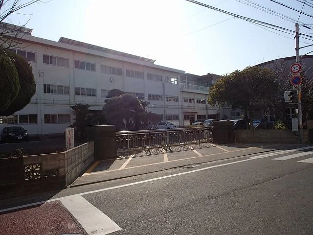 八万小学校まで530m
