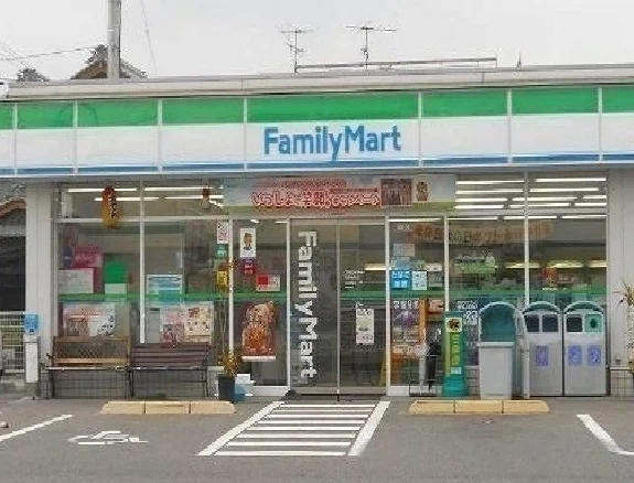 ファミリーマートまで300m