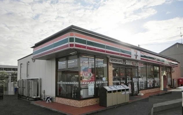 セブンイレブン西大沼店まで550m