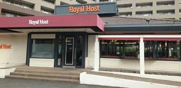 ロイヤルホストまで810m