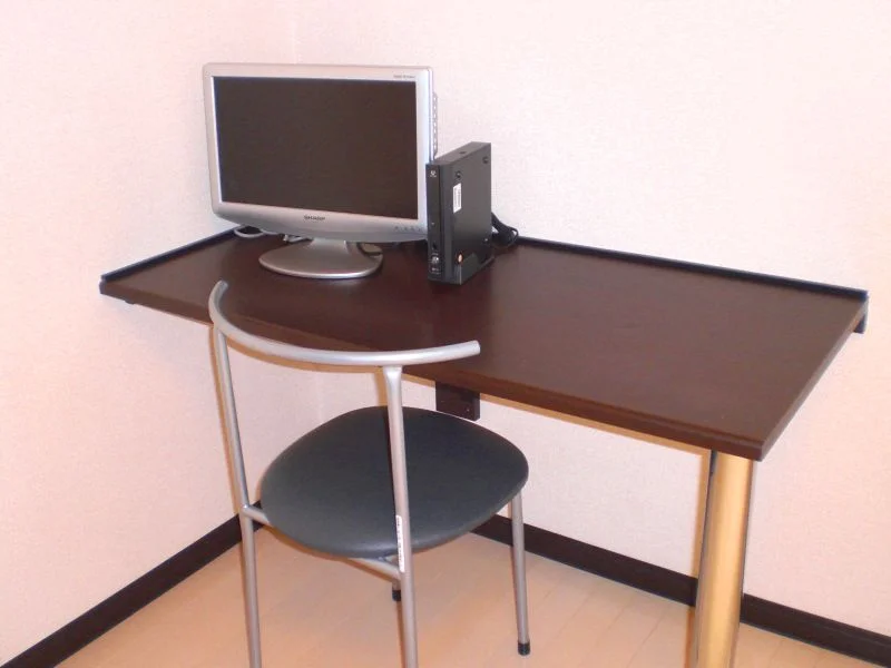 ある時はテレビ台、またある時は勉強机にもなります。