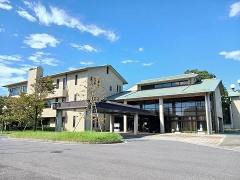 蓮田市役所まで950m