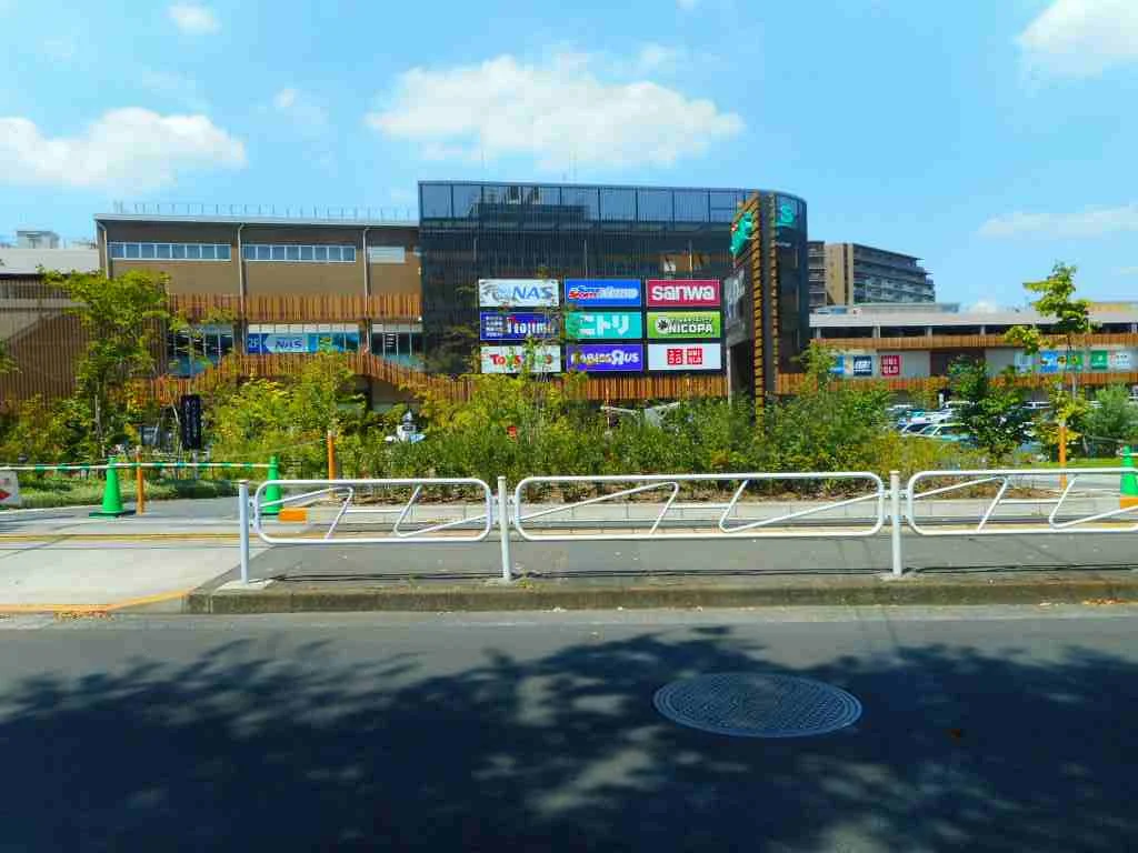 イーアスまで800m