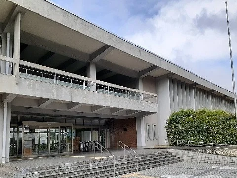 富山県立図書館まで450m
