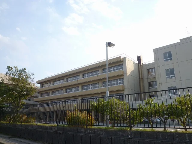 森本中学校まで1500m