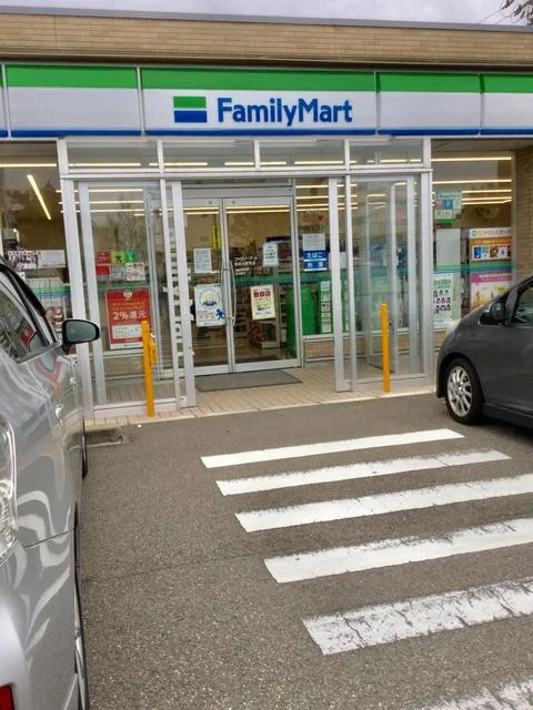 ファミリーマートまで500m