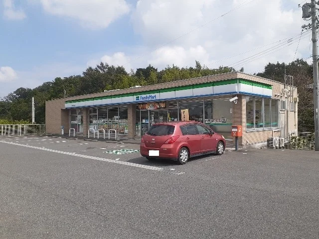 ファミリーマート東員町鳥取店まで1000m