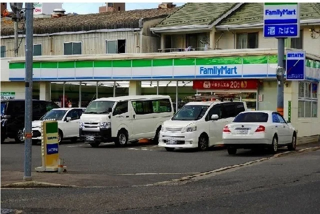 ファミリーマートまで1500m