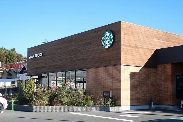 スターバックスコーヒーまで200m