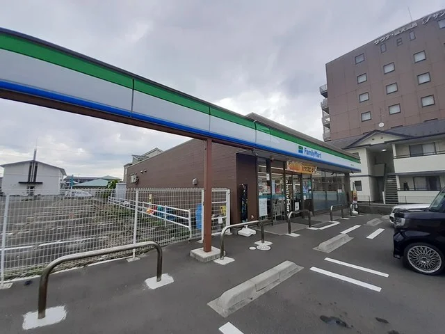 ファミリーマート多賀城八幡店まで735m