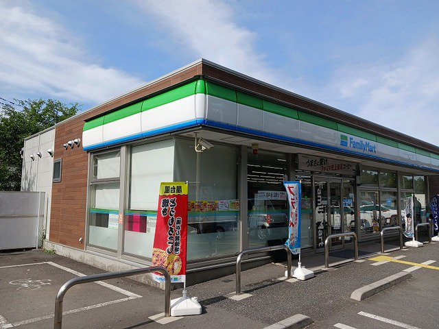 ファミリーマート寄居富田店まで400m