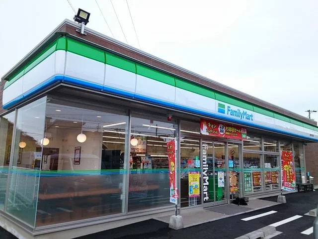 ファミリーマート湖西中之郷店まで190m