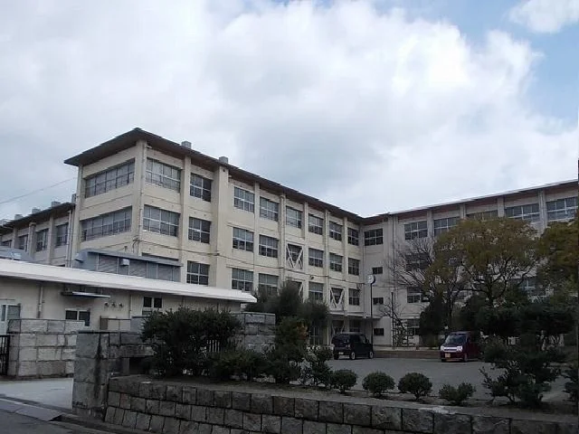 今治市立鳥生小学校まで850m