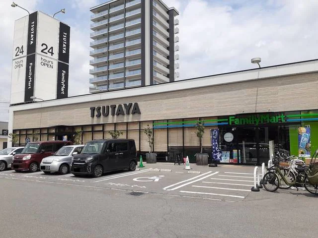 TSUTAYA三吉店まで500m