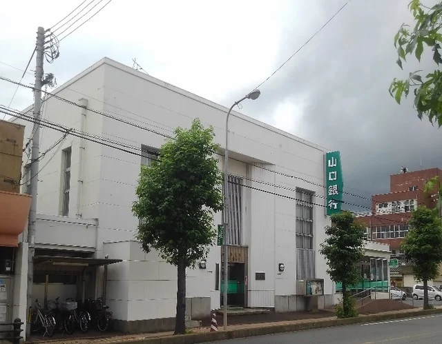 山口銀行小野田支店まで450m