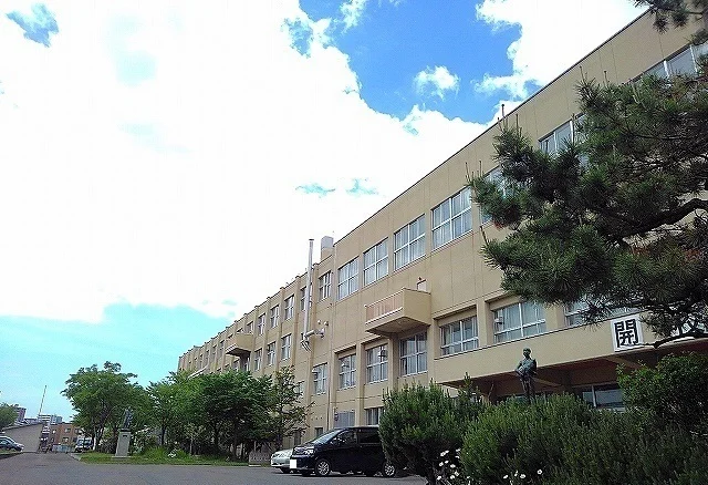 市立富丘小学校まで650m